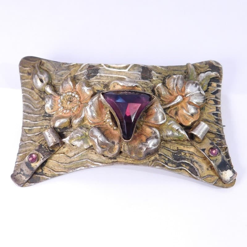 ORNATE ART NOUVEAU PURPLE GLASS FLORAL SASH PIN BROOCH