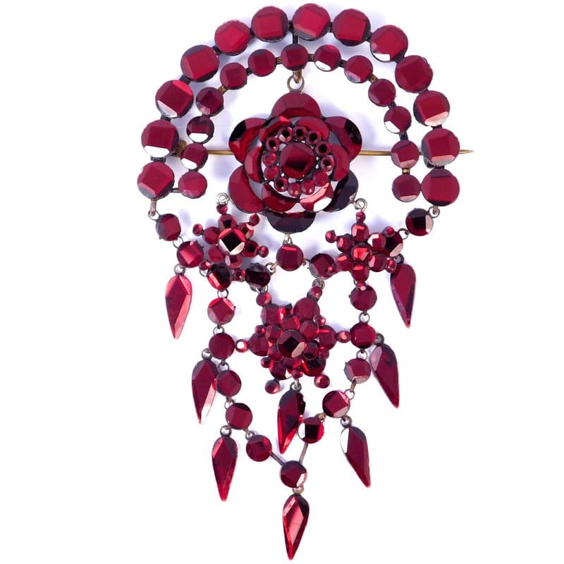 REGAL GEORGIAN RED VAUXHALL GLASS BROOCH