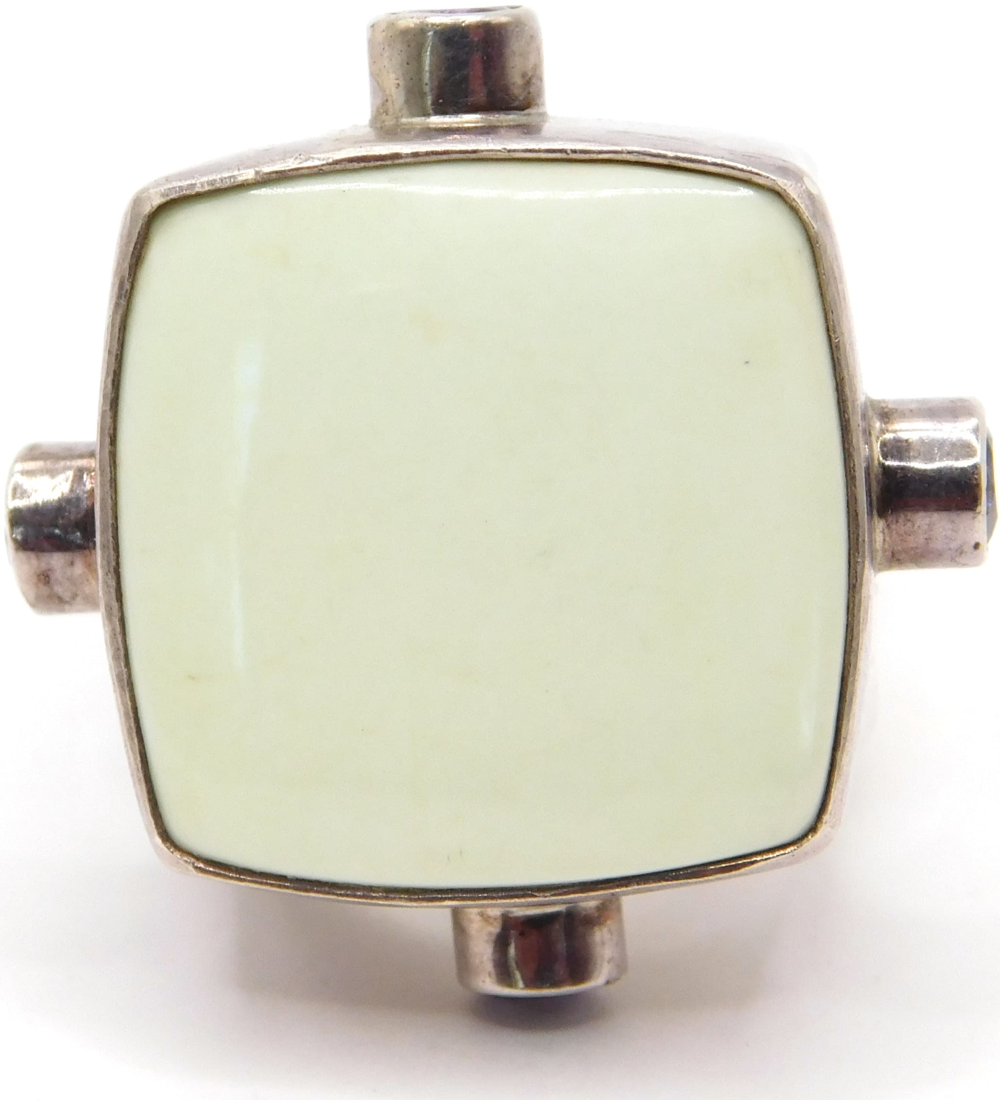 HAMMERED STERLING SILVER RING WITH PALE CHALCEDONY & AMETHYST ACCENTS