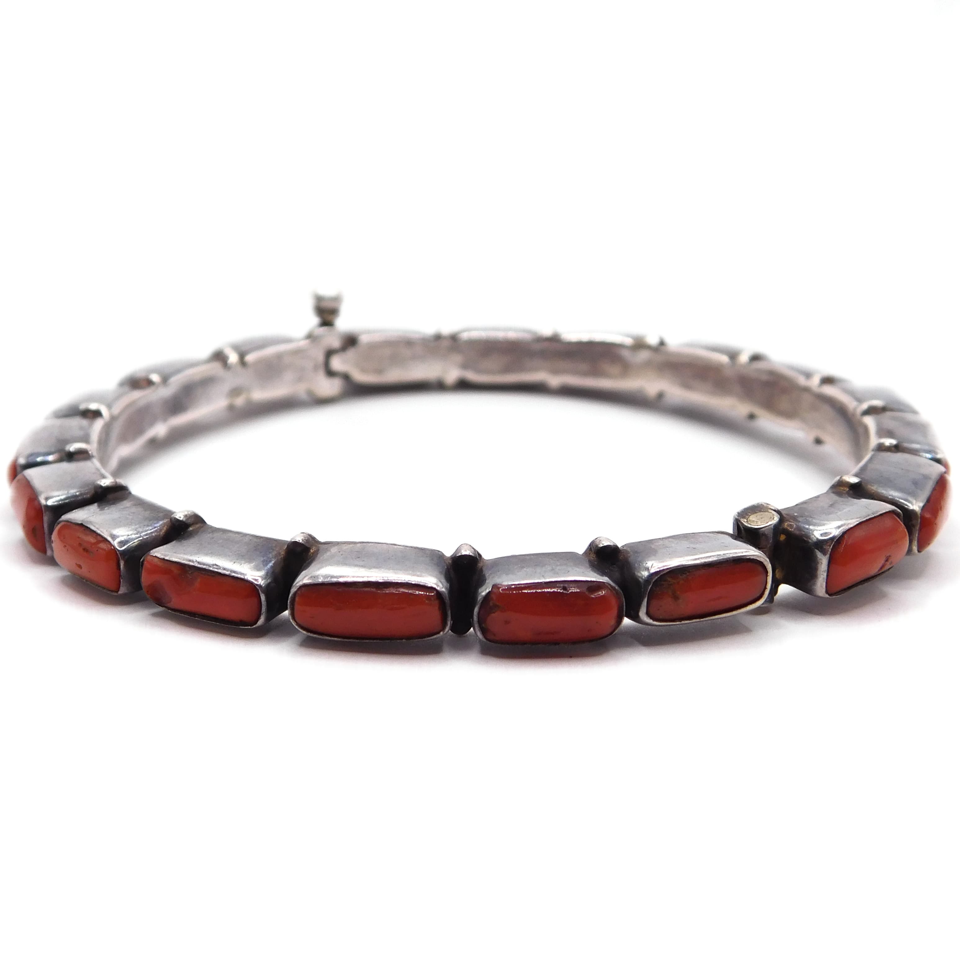STRIKING HANDMADE OLD STERLING SILVER & CORAL HINGED BANGLE BRACELET